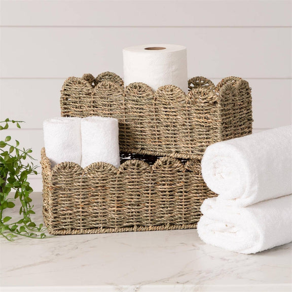 Farmhouse seagrass storage basket with scalloped edge